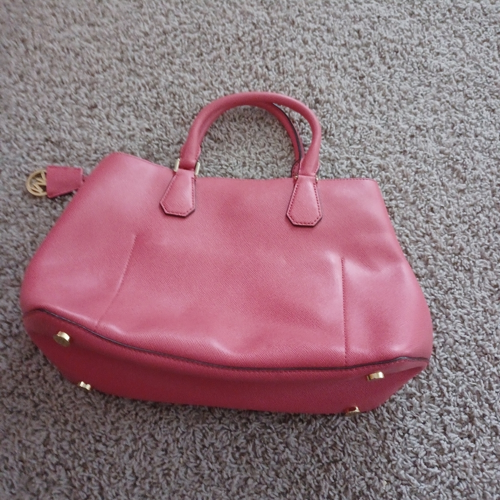 The purse has one zipper pocket on the side of it. It is in good shape.
